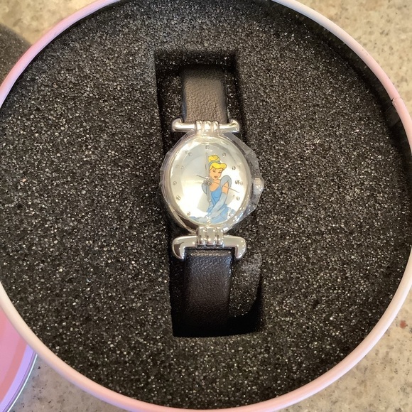 Disney Princess Cinderella Watch in Tin - Picture 3 of 5